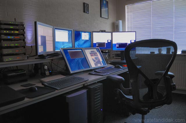 computer desk room