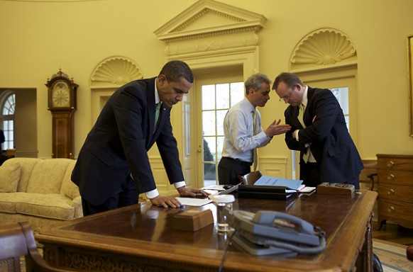 obama at work in the oval office