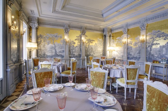 20 royal restaurant interiors