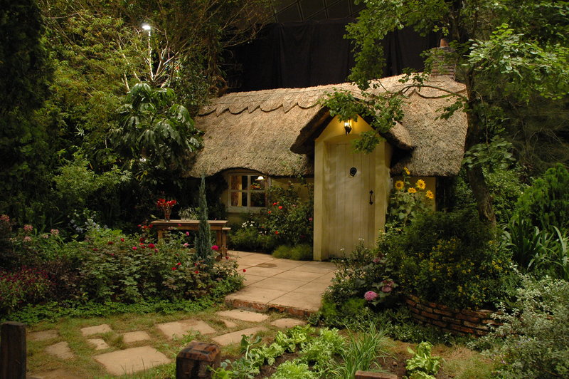 Fairy-Tale-Cottage-Home-in-the-forrest.jpg