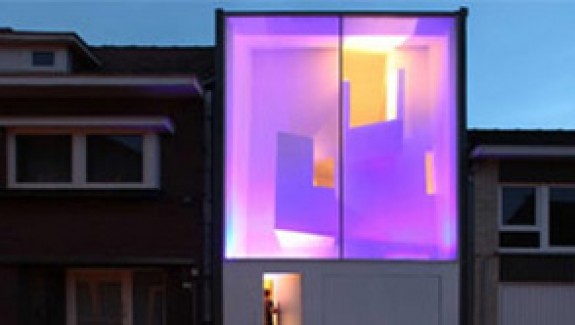 Glass Facade Reveals Architecturally Sculpted Home