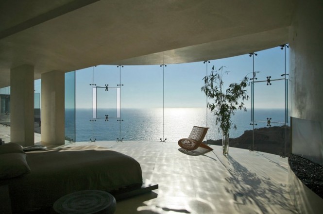 bed-with-sea-view
