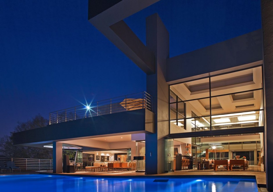 Beautiful Architecture: House with Pool in Johannesburg