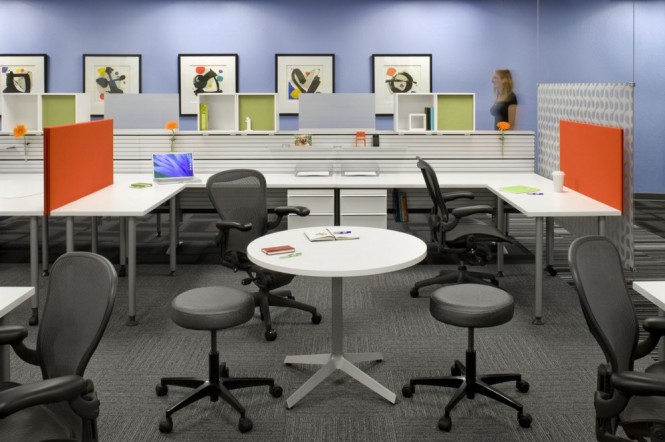 The new spaces also support alternative office strategies, with "visit" stations offering visitors from other campuses or companies to easily collaborate on-site, instead of at the exterior facility previously provided by eBay.