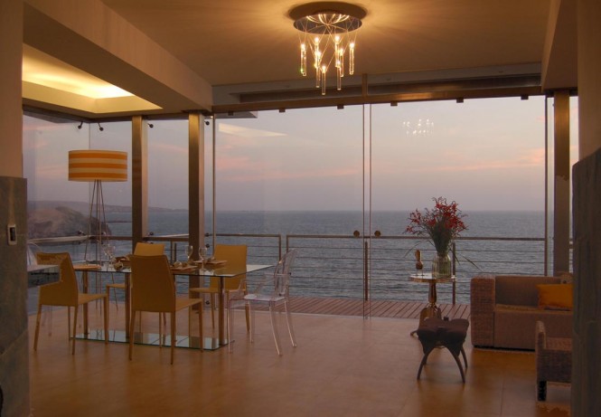 sea view dining