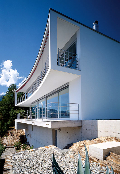 swiss-modern-balcony