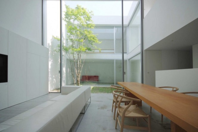 12 Small Courtyard