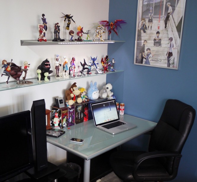 Comic figurine workspace