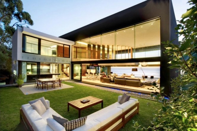 Contemporary outdoor living area