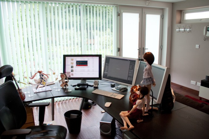 Manga figurines workspace