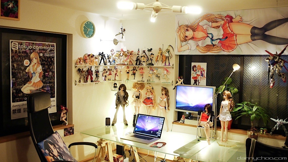Workspaces of Figurine, Comic & Manga Enthusiasts