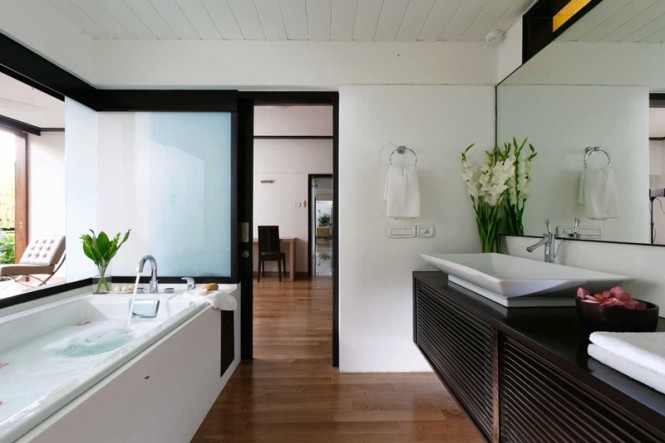 Cool contemporary bathroom design