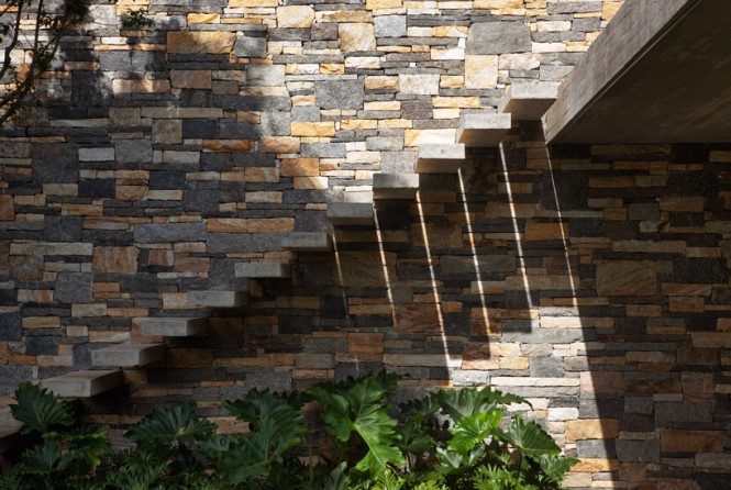 Exterior floating staircase