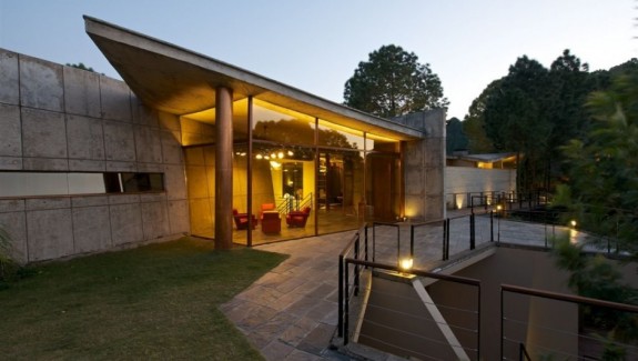 A Modern Concrete House in the Himalayas 