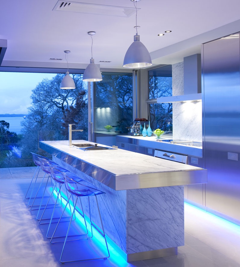 blue highlighted modern kitchen | Interior Design Ideas