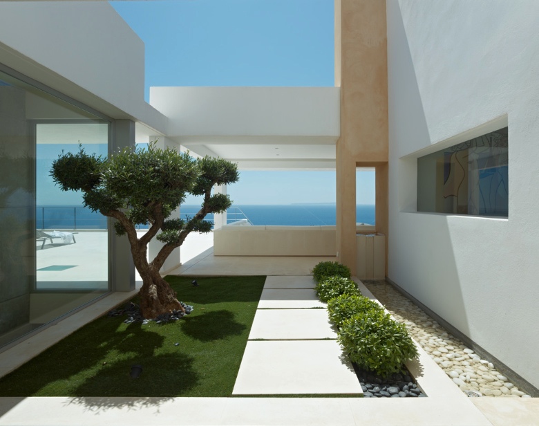 Modern Villa Brings Elegance to Ibiza
