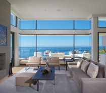 Rooted on the vertical face of a coastal headland, this residence revels in sweeping views of stunning natural surroundings, and is blessed with a mild coastal climate that has allowed for a flowing integration of interior and exterior spaces.