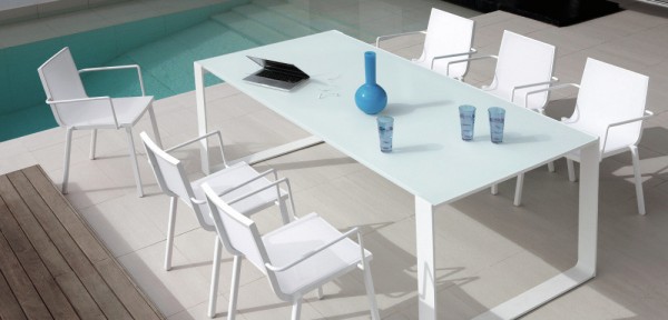 Outdoor table chairs set