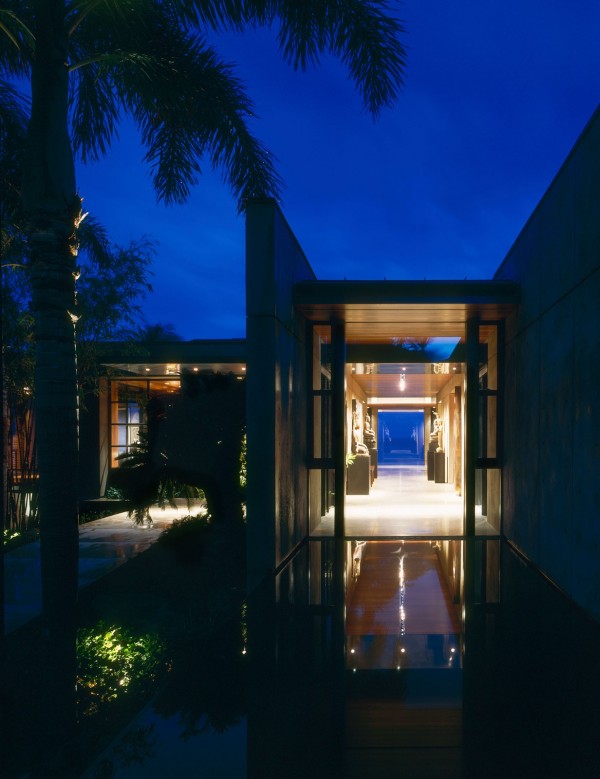 Contemporary home entryway