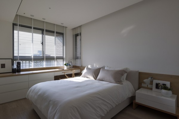 White bedroom scheme