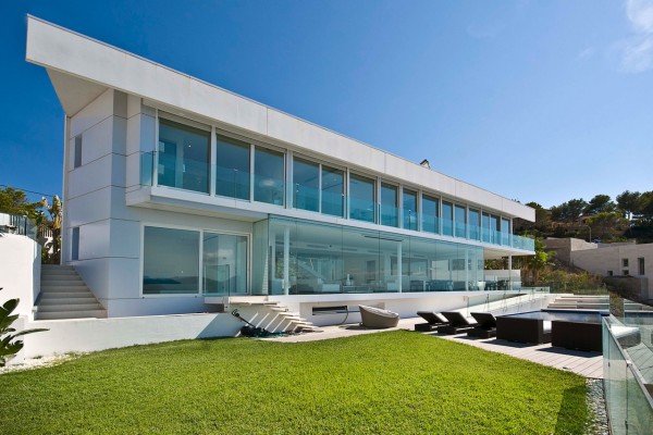 Contemporary villa