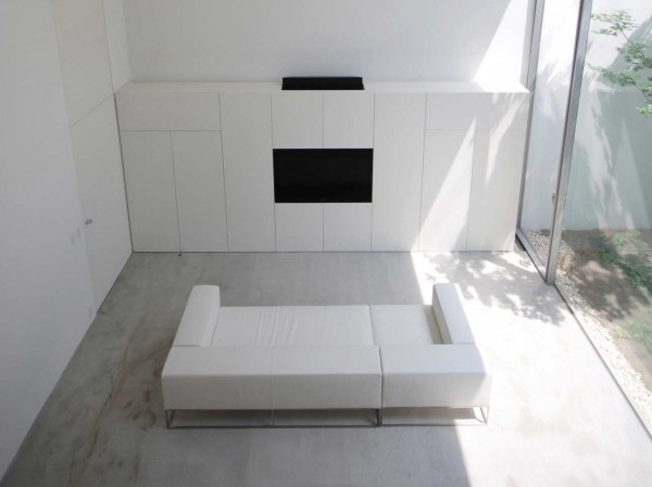 Minimalistic lines are the obvious influence of traditional Japanese interiors on contemporary spaces.