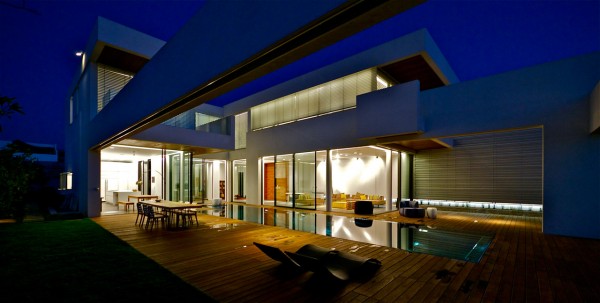 large pool design for villa