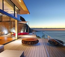 There are great views or nice views, and then there are breathtaking, once-in-a-lifetime views. This is exactly what you will find at Villa 44 in Llandudno, South Africa.