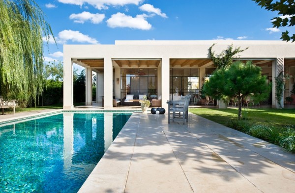 Rather than a calming reflecting pool, this yard features enough space to swim.