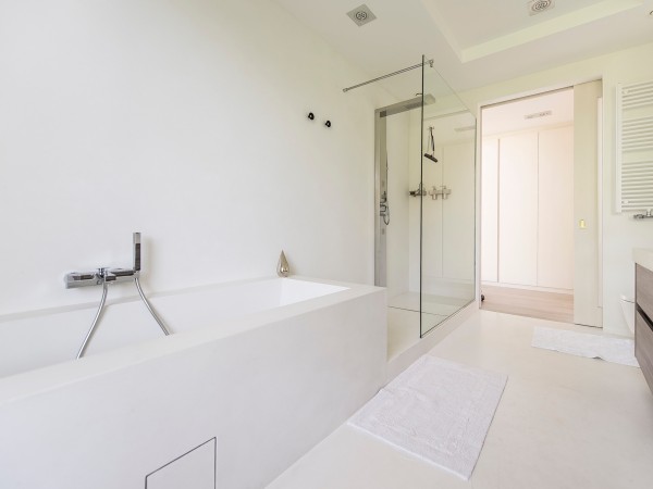 clean-white-bathroom