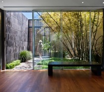 The front entrance makes use of the same sliding window panes, making it difficult to distinguish nature from home.