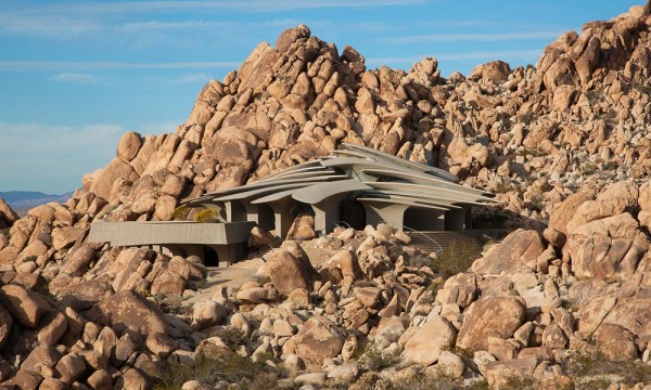 amazing-desert-house