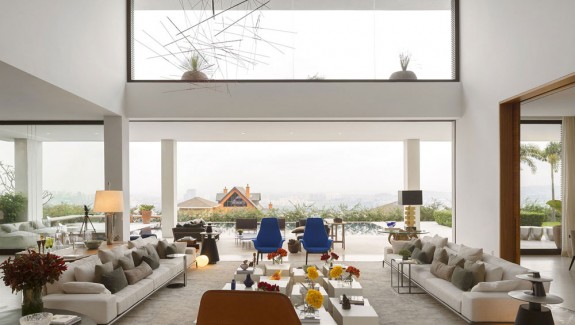 An Open Plan Brazilian House With Splendid Views