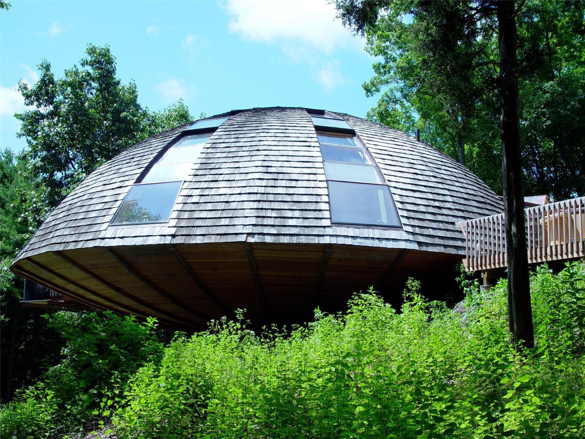 http://cdn.home-designing.com/wp-content/uploads/2015/06/ufo-style-house.jpg