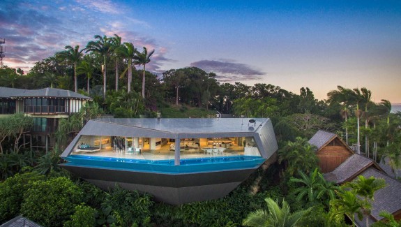 A Sculptural Cliffside Home With A Breathtaking Tropical View