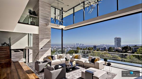 A Modern California Home That Plays With Light & Showcases Spectacular Views