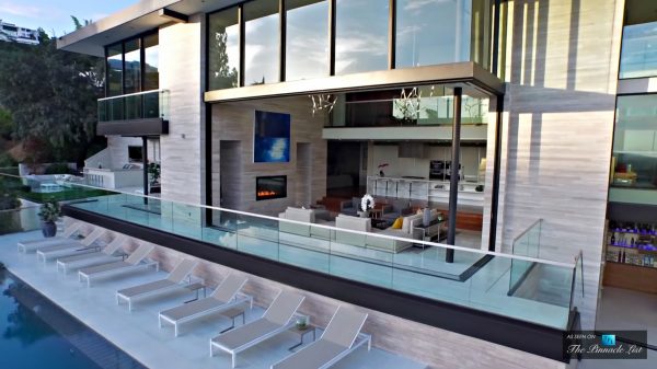 A Modern California Home That Plays With Light & Showcases Spectacular Views