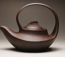 Product Of The Week: A Minimalist Teapot That Oozes Zen