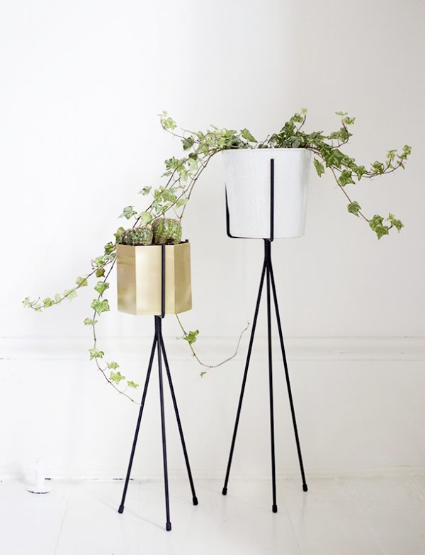 42 Unique, Decorative Plant Stands For Indoor & Outdoor Use