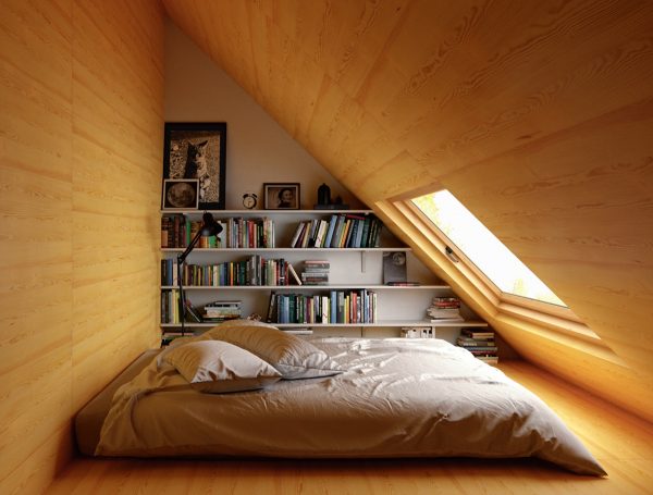Bedrooms Bookshelves: 22 Inspirational Examples For Those Who Love To Sleep Near Their Books