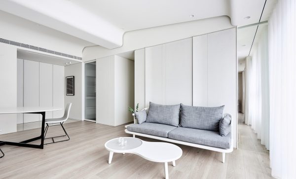 Two Modern, Minimalist Homes That Indulge in Lots of White