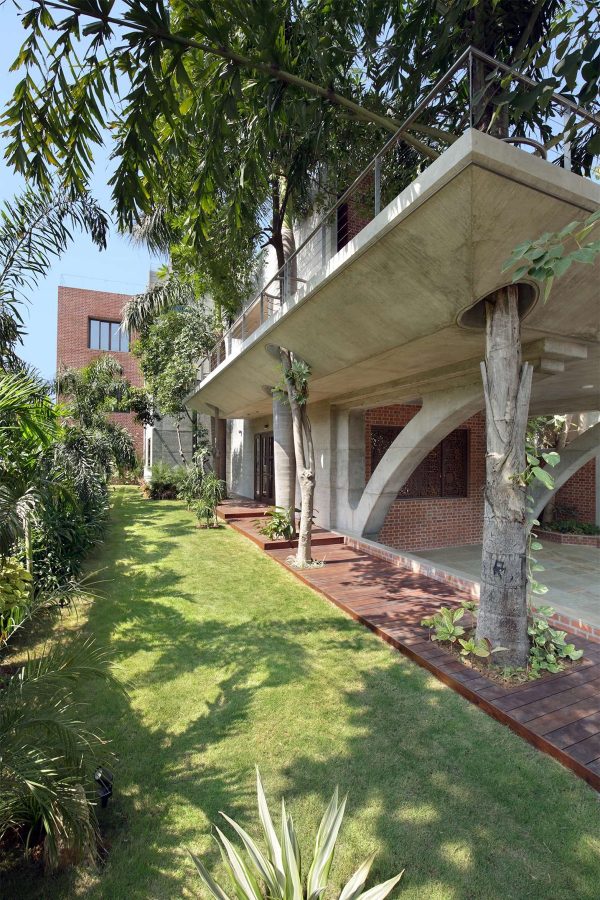 A Colour Rich Indian Home With Concrete Architecture And Interiors