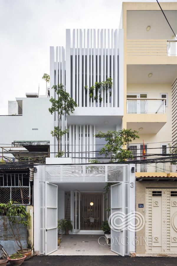 50 Narrow Lot Houses That Transform A Skinny Exterior Into Something Special
