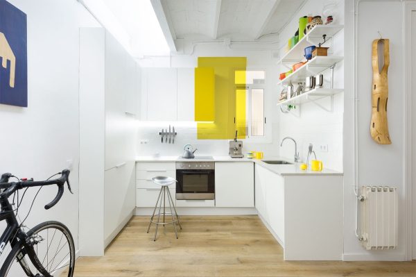Yellow Accent Kitchen 600x399 