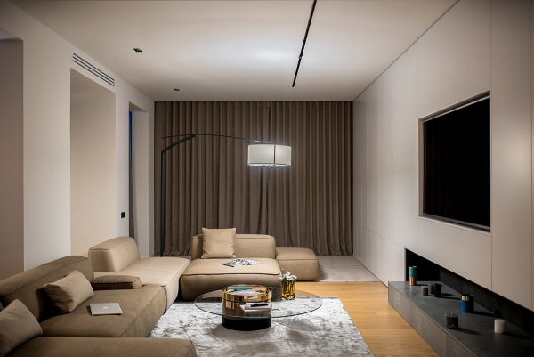 Minimalist Interior With Focus On Family & Functionailty