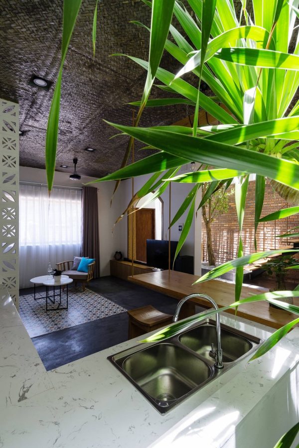 Tropical House Design with Interior Courtyard
