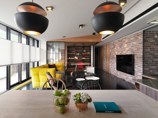 Snazzy Modern Flat With Rustic Meets Industrial Decor