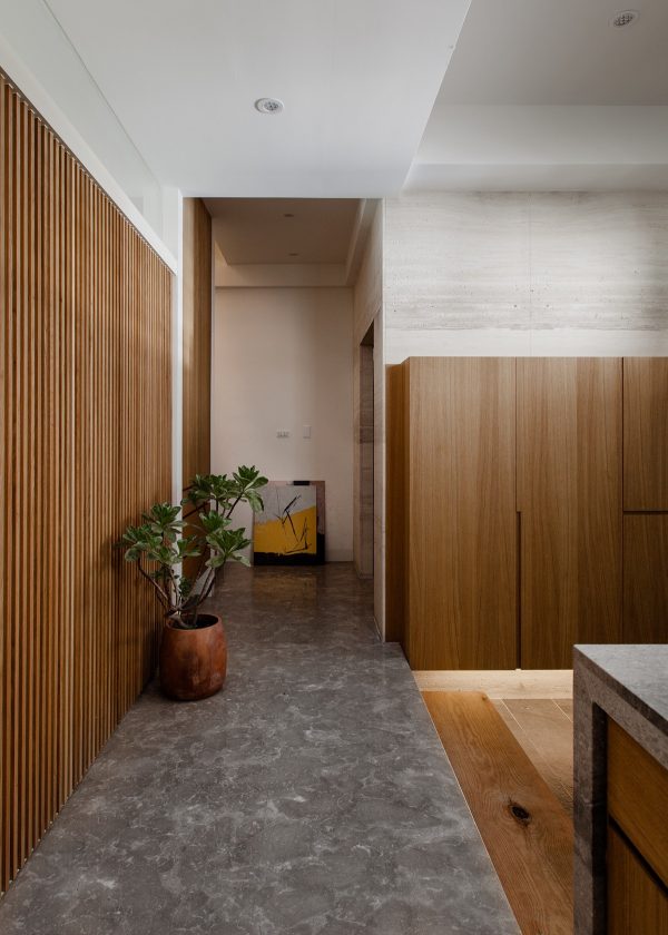 Minimalist Chinese Home With A Covered Courtyard
