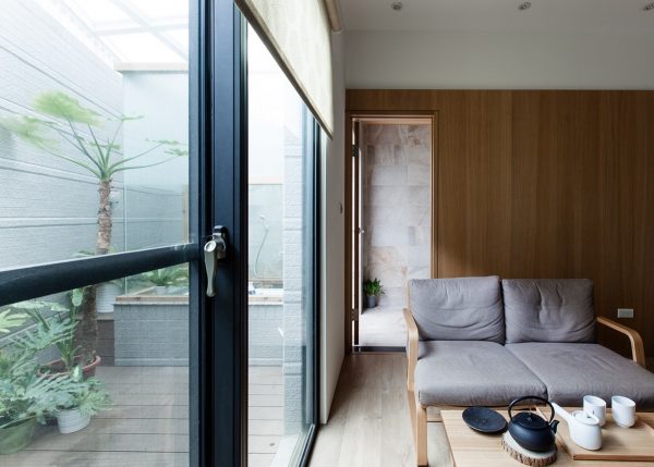 Minimalist Chinese Home With A Covered Courtyard