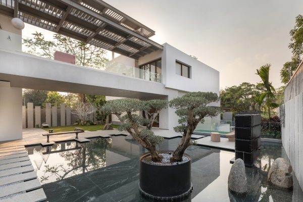 Gorgeous Modern Indian Villas With Courtyards